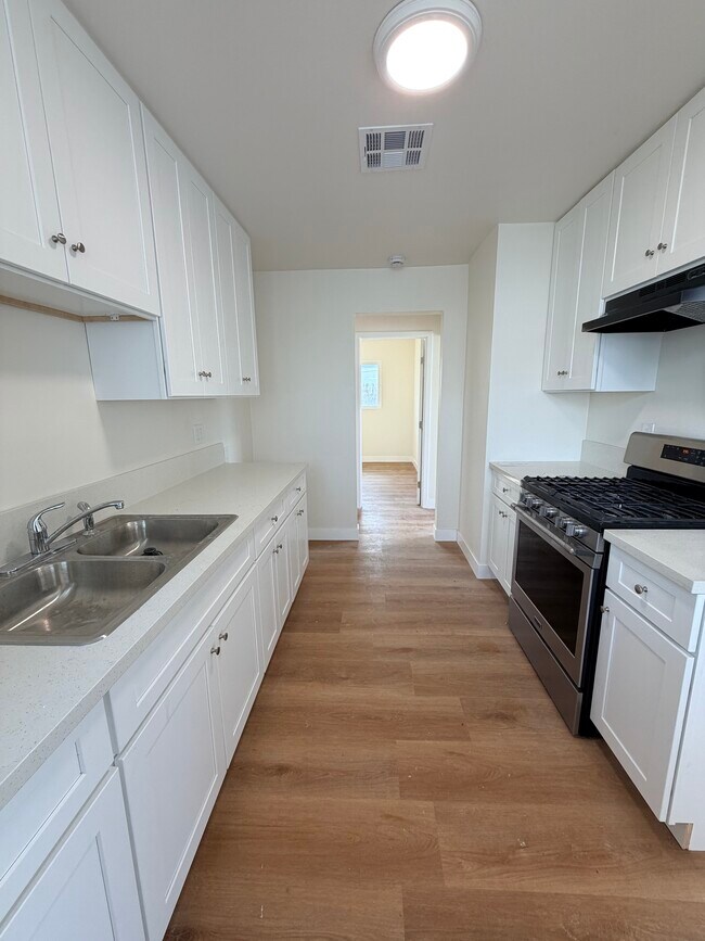 Building Photo - 7767 Colwyn Ave