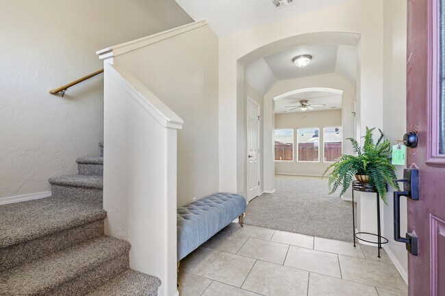 Foto del edificio - Cozy 4 bedroom home with Solar Panels