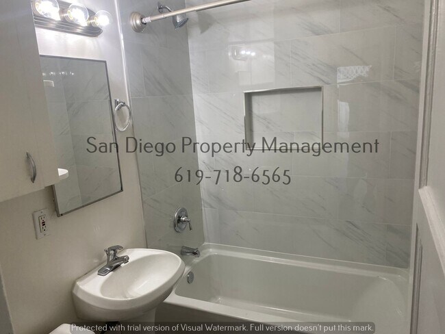 Foto del edificio - Embrace Coastal Living in this Charming 1-...