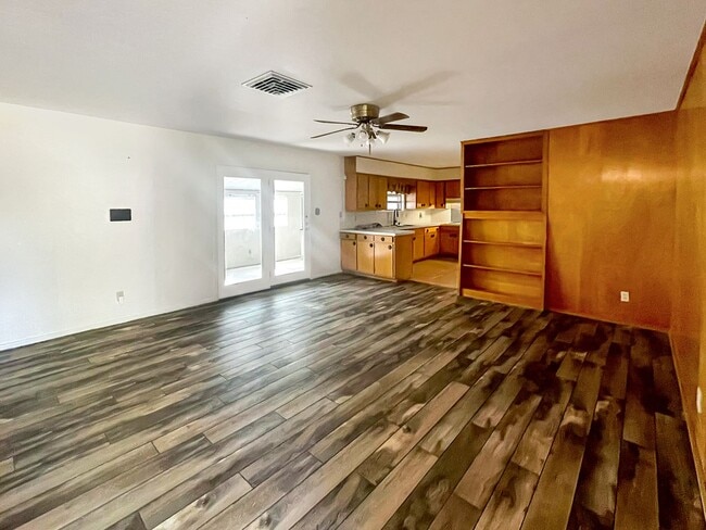 Building Photo - 211 E Alto Dr