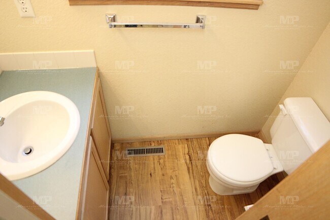 Foto del edificio - 2036 Glenmoor Dr