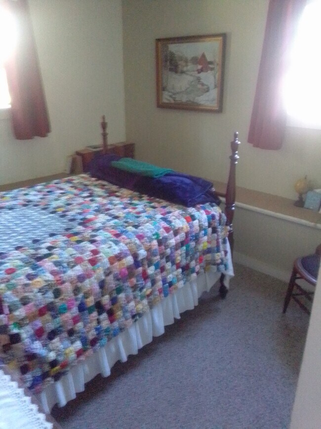 Double bed, shelving across two walls, closet - 68 Hemlock Rd