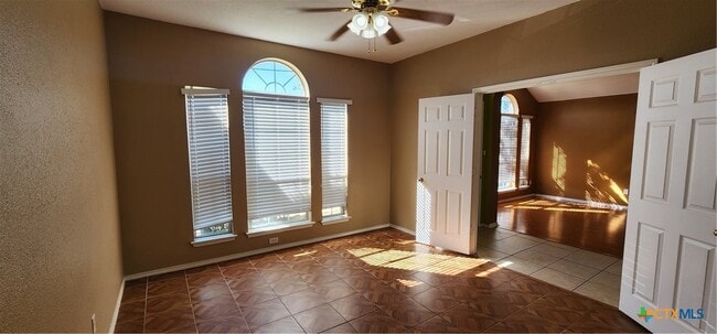 Foto del edificio - 4509 Twin Oaks Cir