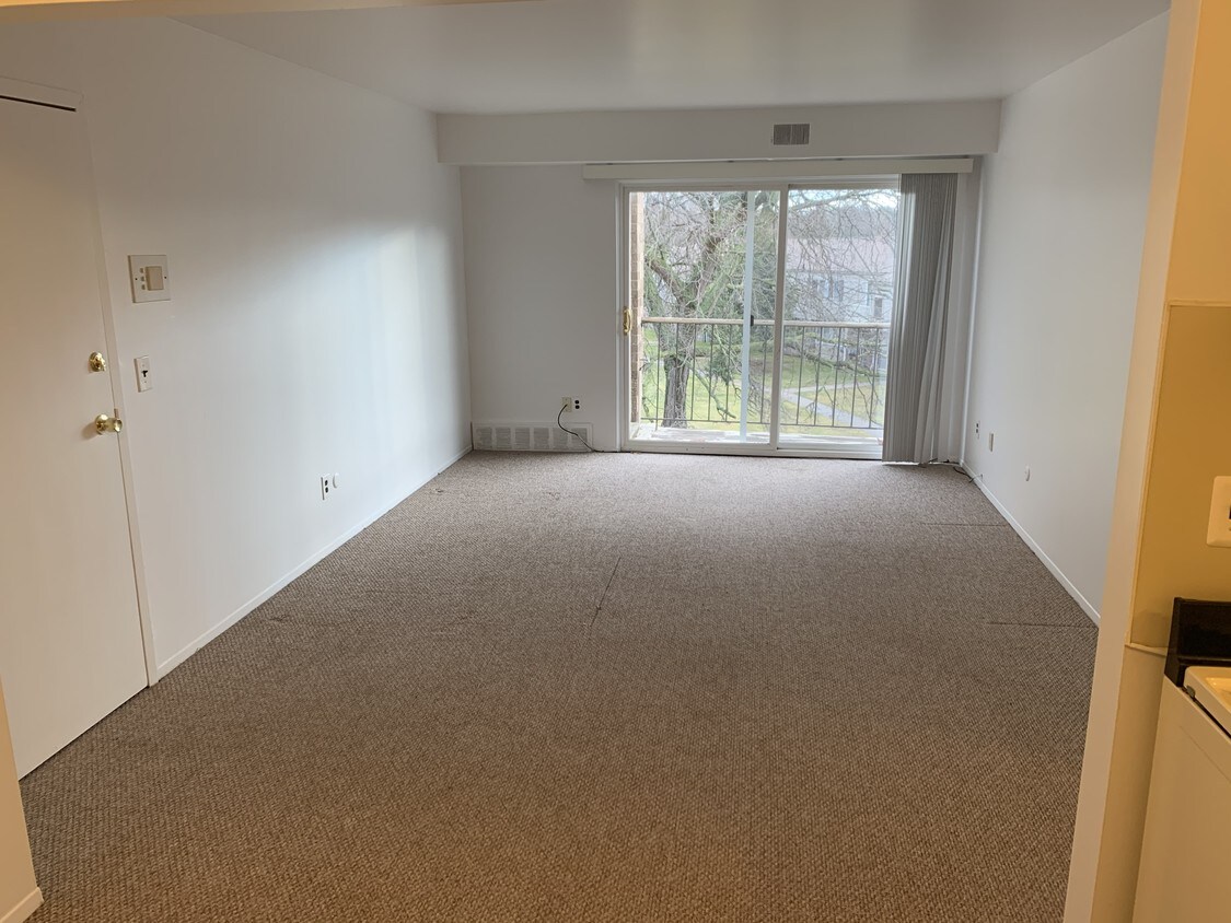 38272 Fairway Ct, Clinton Township, MI 48038 Condo for Rent in