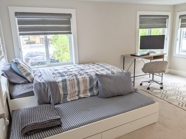 Foto del edificio - 835 N Raymond Ave