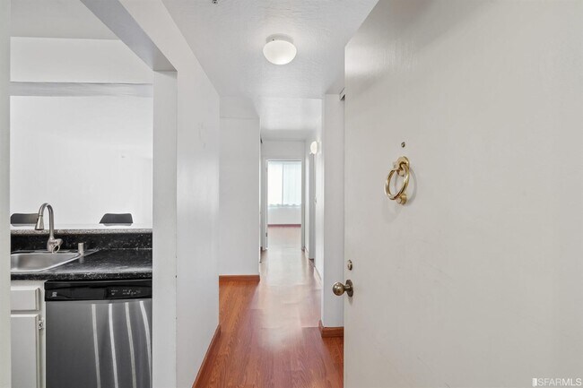 Building Photo - 900 Bush St