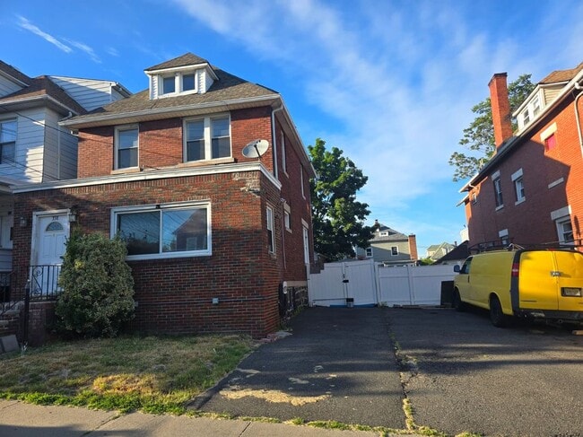 Building Photo - 338 73rd St