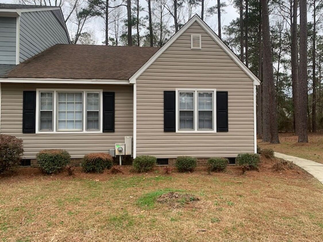 Foto principal - 2-Bedroom, 2- Bath Condo in Carolina Pines