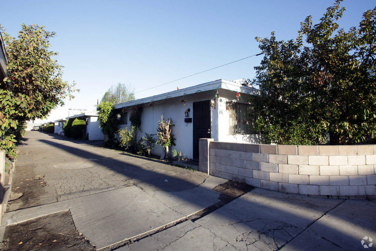 Primary Photo - 129-131 S 7th Ave