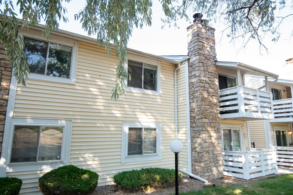 Foto principal - 8555 Fairmount Dr