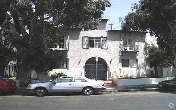 Building Photo - 1366 S Burnside Ave