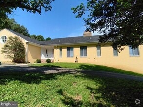 Building Photo - 901 Walker Rd