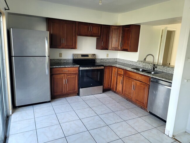 Foto del edificio - 3213 Windover Ave