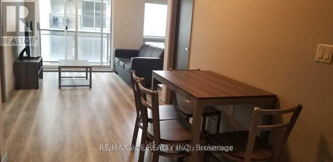 Building Photo - 275 Larch St