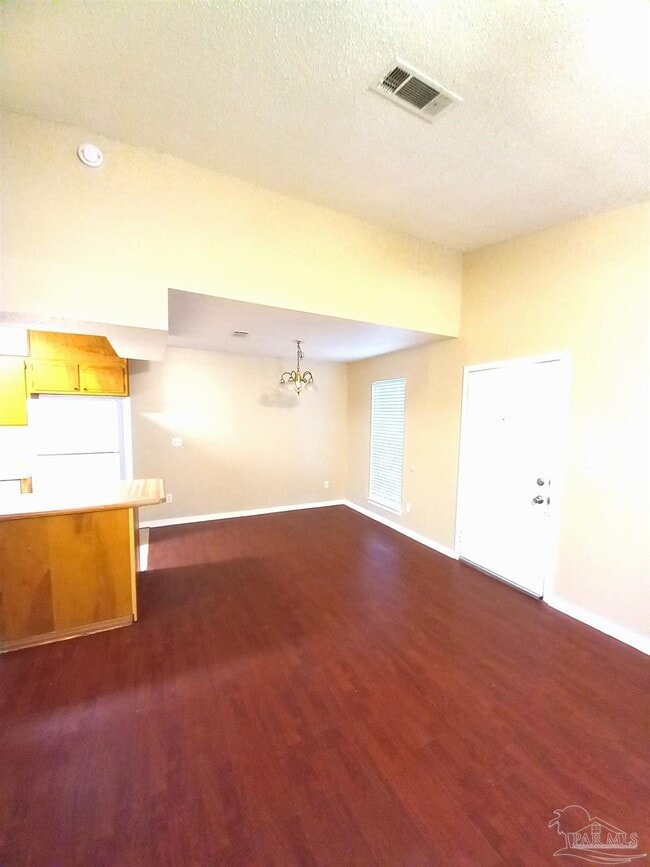 Building Photo - 533 Petros Cir
