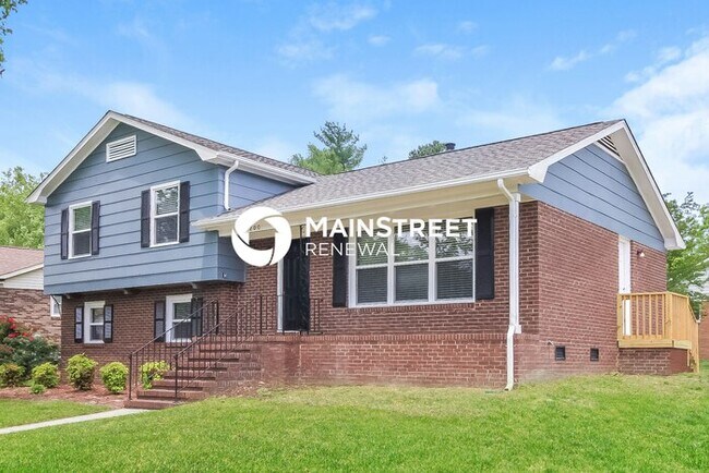 Building Photo - 4 Bedroom Pet-Friendly Home in HIGH POINT,...
