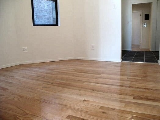 Living Area - 160-172 E 85th St