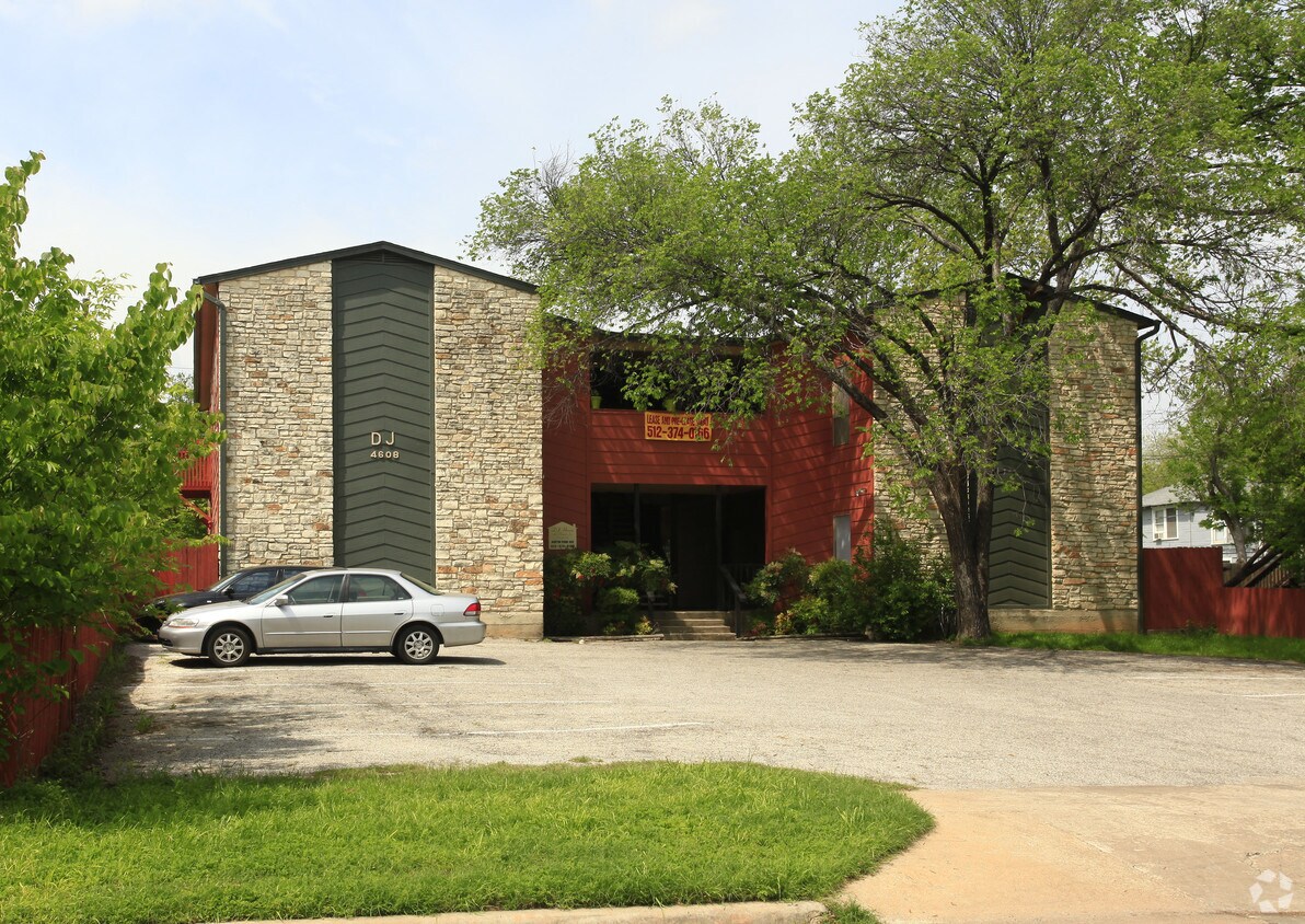 Primary Photo - 4608 Bennett Ave