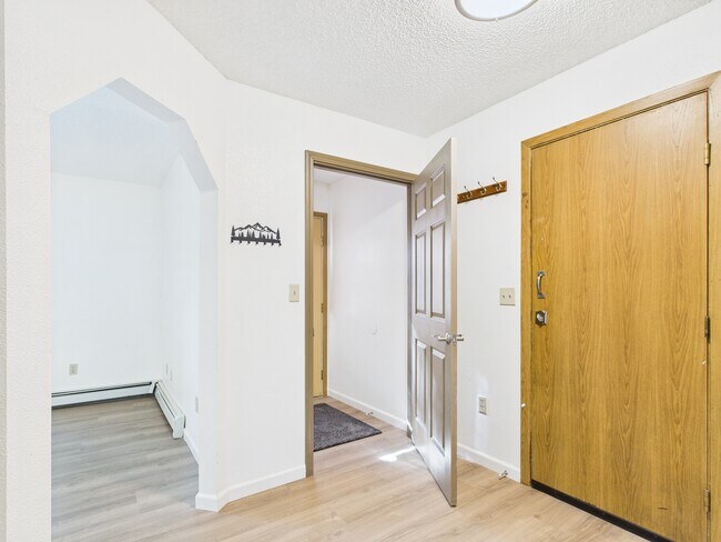 Foto del edificio - 3472 Biathalon Ave