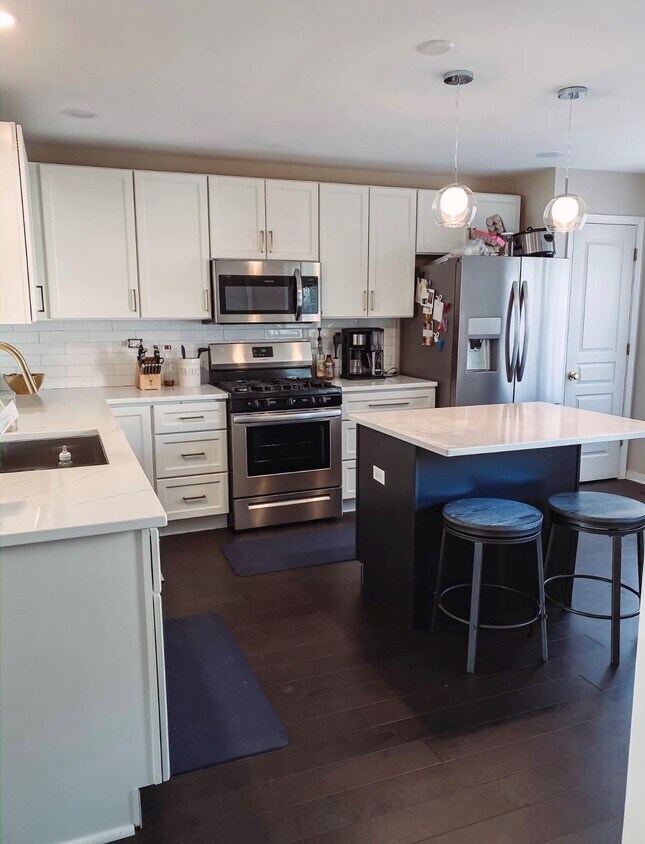 kitchen - 1036 Reserve Dr