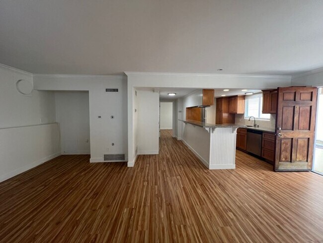 Building Photo - 382