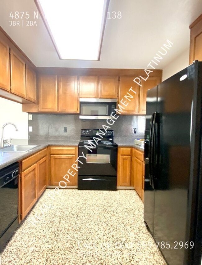 Building Photo - 4875 N Backer Ave