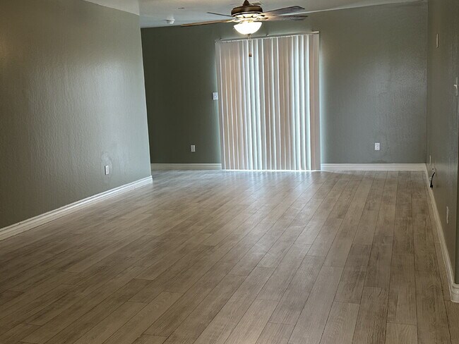 Foto del edificio - A Perfect Blend of Space & Convenience in This 3-Bedroom Charmer