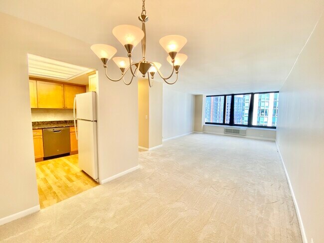Foto del edificio - 155 N Harbor Dr