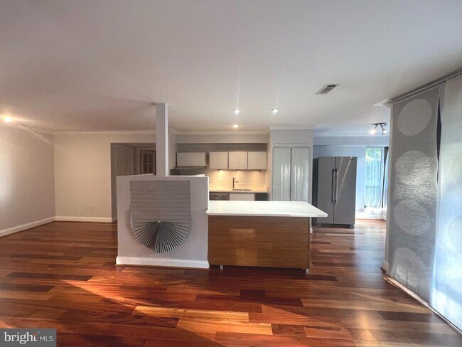 Foto del edificio - 11208 Chestnut Grove Square