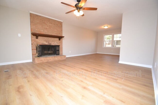 Building Photo - 110 Coorsdale Dr