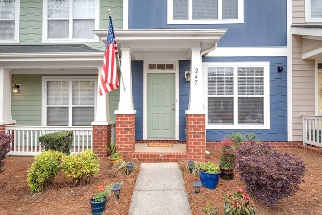 Building Photo - (Coming Soon) Newly Renovated Townhome Oas...