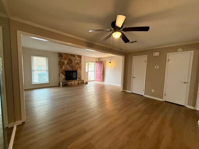 Building Photo - 503 Benlea Ct