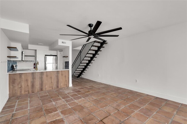 Foto del edificio - 7899 NE Bayshore Ct