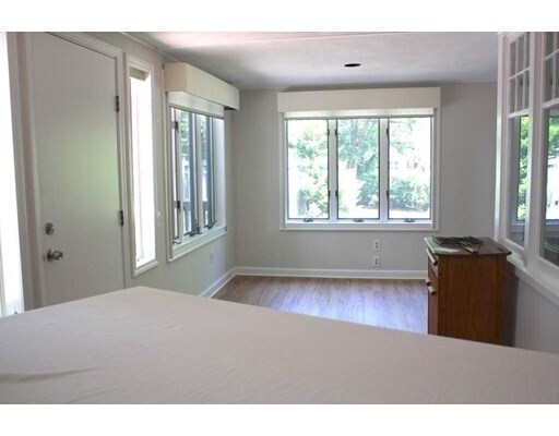 Foto del edificio - 342 Clark Rd
