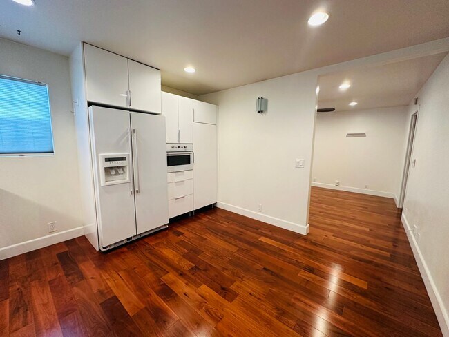 Foto del edificio - 1470 Rosecrans Street Units 1-2*** - 2197L