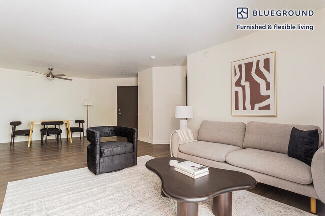 Foto del edificio - 10977 Bluffside Dr