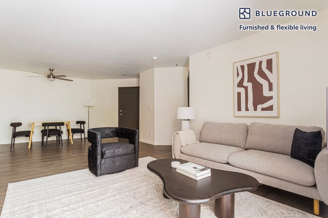 Foto del edificio - 10977 Bluffside Dr