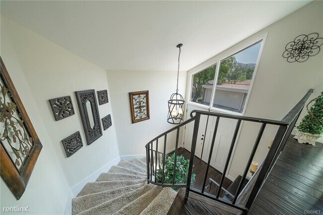 Foto del edificio - 2 br, 2 bath Condo - 215 Calle Fanillia
