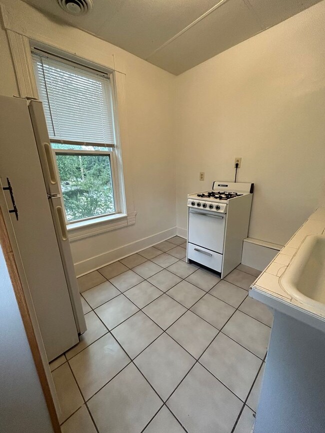 Building Photo - One Bedroom Apartment on the Northside