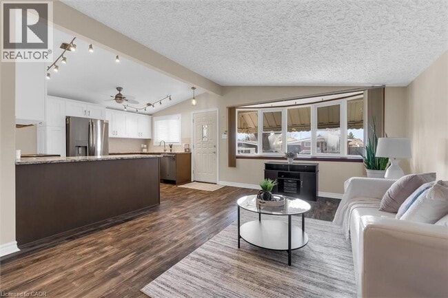 Building Photo - 77 Lawfield Dr