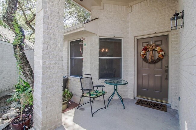 Building Photo - 7 Troon Dr