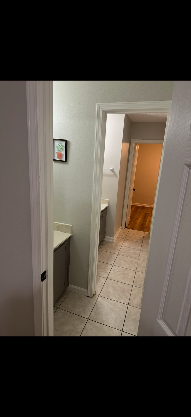 Building Photo - 14732 Hooper Rd