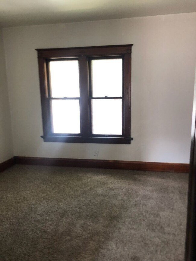 Building Photo - Gaurav-3822 - 3824 N PORT WASHINGTON AV
