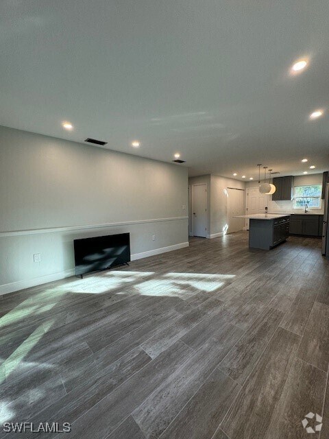 Building Photo - 4250 Rita Ln