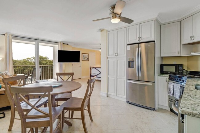 Building Photo - Charming Studio Condo in Bonita Springs