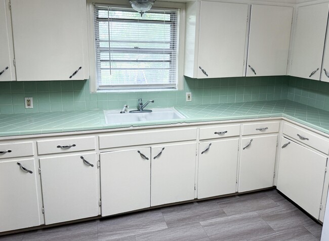 Foto del edificio - 1203 Batts St