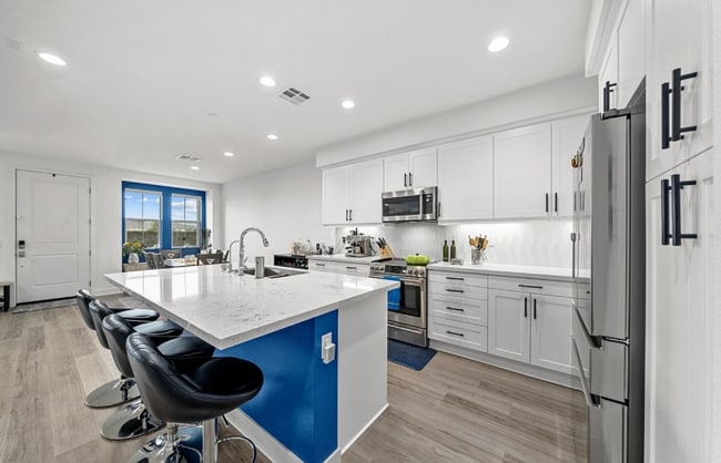 Building Photo - $4,300 - 3 Bed/ 3 Bath Modern Townhome with Loft in Santee