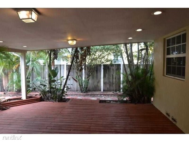 Building Photo - 1535 Moffett St