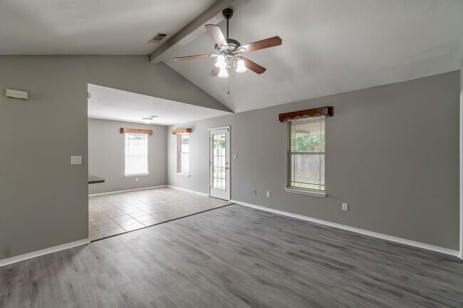 Foto del edificio - Freshly Updated 3 Bed, 2 Bath Home in Fort...