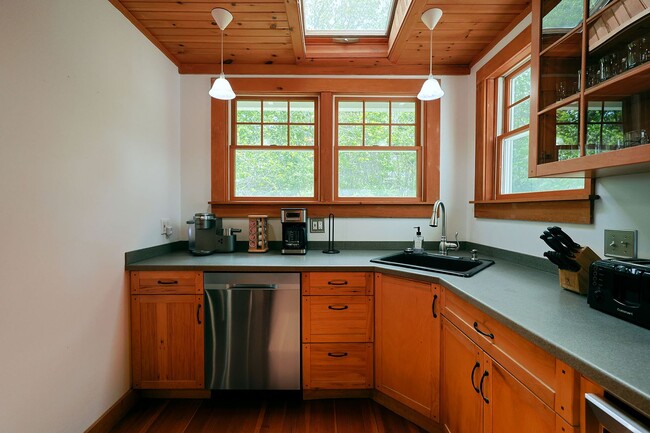 Building Photo - Winter Rental with Views of the Annisquam ...